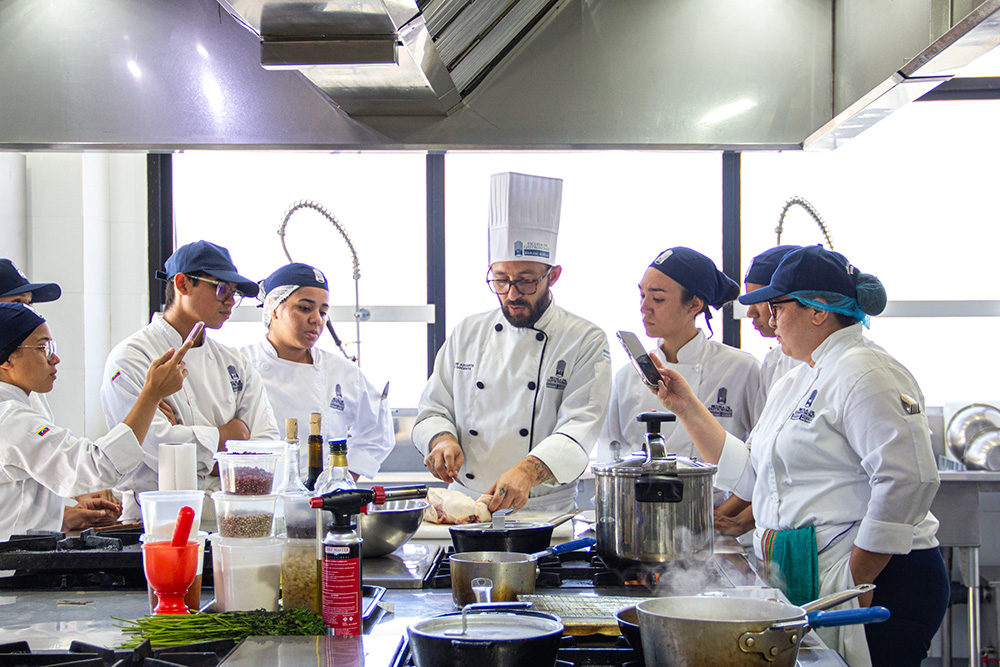 Cocinero, Panadero y Pastelero Profesional 